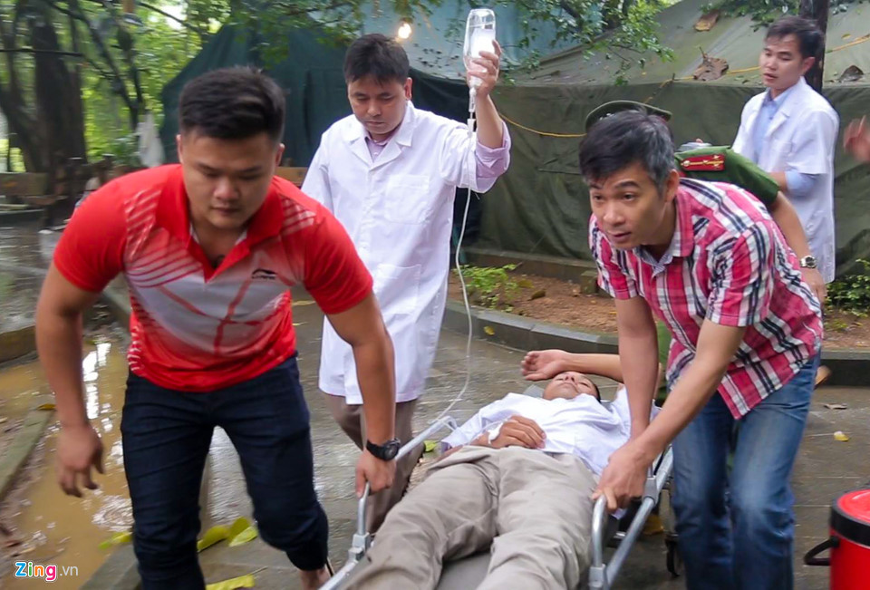 Hàng chục nghìn người đội mưa về dự lễ Giỗ Tổ Hùng Vương